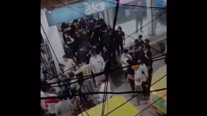 ஓயின்ஷாப் விவகாரத்தில் பெண்களிடையே கடும் சண்டை.. பத்து பேர் அதிரடி கைது..!