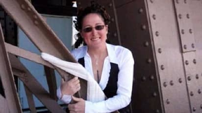 അന്ന് ഈഫൽ ടവറിനെ വിവാഹം കഴിച്ചു, ഇന്ന് ചുവന്നൊരു വേലിയോട് ലൈംഗികാകർഷണം