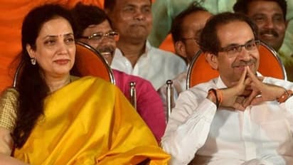 വിമത എംഎല്എമാരുടെ ഭാര്യമാരുമായി സംസാരിക്കാന് ഉദ്ധവ് താക്കറെയുടെ ഭാര്യ രംഗത്ത്