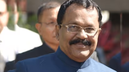 ​ഗവ‍ർണർ സ‍ർക്കാർ പോരിൽ പ്രതികരിക്കാനില്ല, രാഷ്ട്രീയ അഭിപ്രായങ്ങൾ സമയമാകുമ്പോൾ പറയുമെന്ന് ​ശ്രീധരൻ പിള്ള