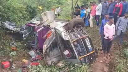 Accident : கால்வாயில் கவிழ்ந்த வேன்.. 7 பேர் உயிரிழப்பு..கர்நாடகாவில் நடந்த கோர விபத்து
