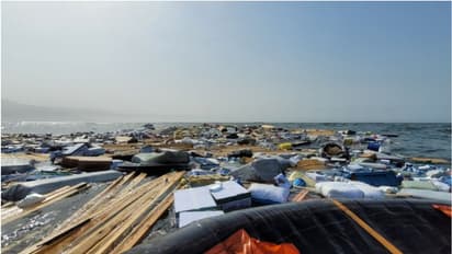 ഒമാന്‍ കടല്‍ തീരത്ത് ചരക്ക് കയറ്റിപ്പോയ ഉരു മുങ്ങി;  12 ഇന്ത്യക്കാരെ രക്ഷപ്പെടുത്തി