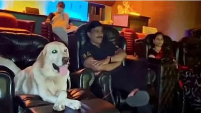 పెంపుడు కుక్కతో కలిసి 777 చార్లీ  మూవీ చూసిన గాలి జనార్థన్ రెడ్డి,  సోషల్ మీడియాలో స్పందించిన సెలబ్రిటీ