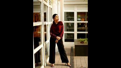 ట్రెండీ వేర్ లో మతి చెడగొడుతున్న తమిళ బ్యూటీ.. ఒంపుసొంపులతో అట్రాక్ట్ చేస్తున్న ప్రియాంక మోహన్..