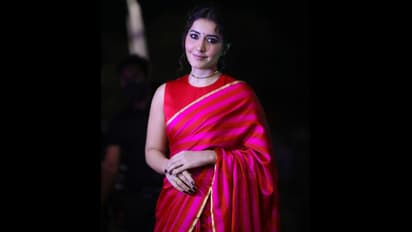 పింక్‌ శారీలో పిచ్చెక్కిస్తున్న రాశీఖన్నా.. బార్బీ డాల్‌ని మించిన అందంతో కుర్రాళ్లకి విజువల్‌ ట్రీట్‌