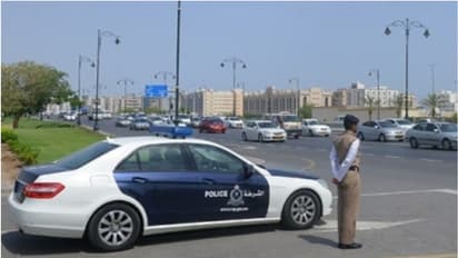 മസ്കറ്റില് റോഡിന്റെ വശങ്ങളില് വാഹനങ്ങള് പാര്ക്ക് ചെയ്യുന്നതിന് നിരോധനം