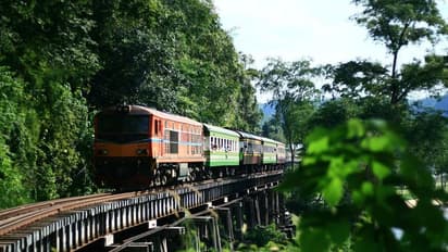 எம்பிக்களின் ரயில் பயண செலவு இத்தனை கோடியா? மத்திய அரசு கொடுத்த அதிர்ச்சி தகவல்!!