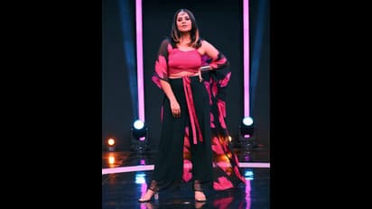 Anasuya: విరబూసిన రోజా లాంటి అందం.. అనసూయని అలా చూస్తూ ఉండిపోవాల్సిందే 