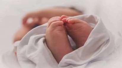 34ನೇ ವಯಸ್ಸಿನಲ್ಲೇ ಅಜ್ಜಿಯಾದ ಮಹಿಳೆ, ಮಗಳು ಬಸುರಾಗಿದ್ದಕ್ಕೆ ಅಮ್ಮನ ಕೇರ್‌ಲೇಸ್ ಅಂತಿದ್ದಾರೆ ನೆಟ್ಟಿಗರು!