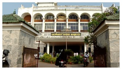 കെട്ടിട നമ്പര് ക്രമക്കേട്: യഥാർത്ഥ പ്രതികളെ പിടികൂടണമെന്നാവശ്യപ്പെട്ട് ജീവനക്കാരുടെ അനിശ്ചിത കാല ധർണ