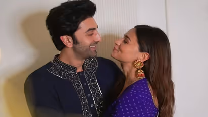 தமிழ் படங்களில் நடிக்க எனக்கு ஒரு வாய்ப்பு கொடுக்கலாமே...? கெஞ்சி கேட்ட பிரபல பாலிவுட் நடிகை ஆலியா பட் ...