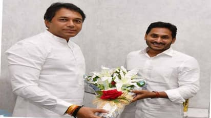 సంక్షేమ పథకాలు ప్రతి ఇంటికి చేరినందునే భారీ మెజారిటీ: జగన్ తో ఆత్మకూరు ఎమ్మెల్యే విక్రం రెడ్డి భేటీ