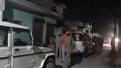 अलीगढ़: दो पड़ोसियों के बीच मामूली बात पर जमकर चले लाठी-डंडे, मौके पर दंपत्ति की मौत व अन्य हुए घायल