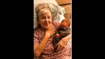 തന്റെ കൊച്ചുമകളുടെ മകളെ ആദ്യമായി കണ്ട 90 വയസുകാരി വലിയ മുത്തശ്ശി; വൈറലായി ഒരു വീഡിയോ