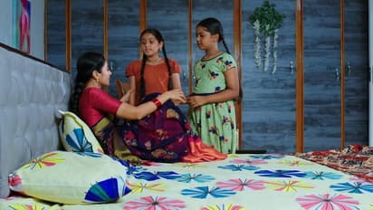 Devatha: ఆదిత్యకు దగ్గరవుతున్న దేవి.. అది చూసి కుళ్ళిపోతున్న మాధవ?