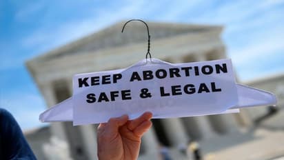 कहीं हैंगर तो कहीं रॉड... दुनिया भर की औरतें गर्भपात के लिए अपनाती हैं डरावने तरीके, पढ़कर कांप जाएंगे रूह