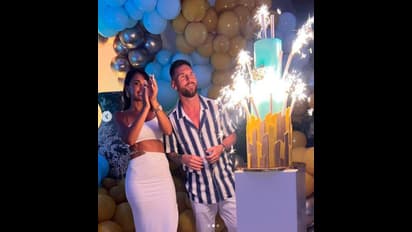 জন্মদিনে বউয়ের সঙ্গে চরম ঘনিষ্ঠ মুহূর্তে মেসি, নেট দুনিয়ায় ঝড় তুলল সেই ছবি 