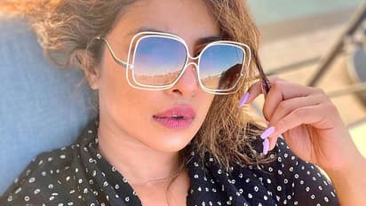 ಒಂದೇ ಡಿಸೈನರ್ ಡ್ರೆಸ್ಸಲ್ಲಿ ಬಾಲಿವುಡ್ ನಟಿಯರ ಪ್ರೆಗ್ನೆನ್ಸಿ ರಿವೀಲ್: ಏನೀದರ ಗುಟ್ಟು?