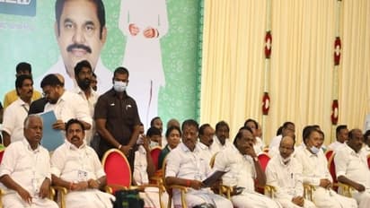 பொதுக்குழு கூட்டத்தில் கலந்து கொள்ள ஓபிஎஸ்க்கு அழைப்பு..? அழைப்பிதழ் அனுப்பி ஷாக் கொடுத்த இபிஎஸ்