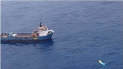 ONGC Helicopter Accident : ഒഎൻജിസി ഹെലികോപ്റ്റർ കടലിൽ ഇടിച്ചിറക്കി; നാല് പേർ മരിച്ചു