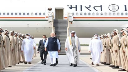 ஐக்கிய அரபு அமீரகம் சென்றார் பிரதமர் மோடி... அந்நாட்டு அதிபர் ஷேக் முகமது பின் சயீத் அல் நஹ்யான் வரவேற்பு!!