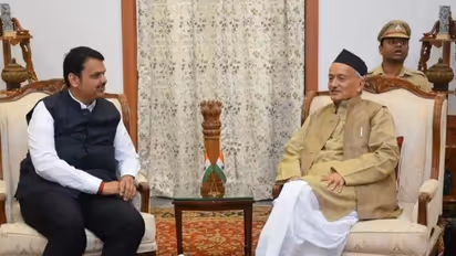 महाराष्ट्र में सियासी बदलाव तेज, राज्यपाल से मिले फडणवीस, बोले-उद्धव सरकार अल्पमत में, फ्लोर टेस्ट का दें आदेश