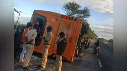 മൈസൂരുവിനടുത്ത് കെഎസ്ആർടിസി സ്വിഫ്റ്റ് ബസ് അപകടത്തിൽപ്പെട്ടു, ഡ്രൈവർ ഉൾപ്പെടെ 5 പേർക്ക് ഗുരുതര പരിക്ക്