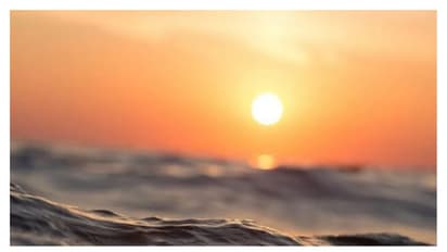 Surya Mantra :  പ്രഭാതത്തിൽ സൂര്യദേവനെ പ്രാർത്ഥിക്കൂ; സർവൈശ്വര്യം ഫലം