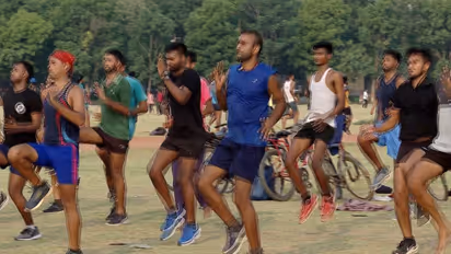 ബീഹാറിൽ സൈനിക ജോലിക്കായി തയ്യാറെടുക്കുന്നവർ അഗ്നിപഥിനായുള്ള തീവ്രപരിശീലനത്തില്‍