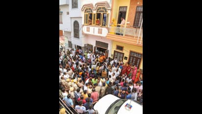 उदयपुर हत्याकांड: कन्हैयालाल की अंतिम यात्रा में शामिल हुए हजारों लोग, पत्नी की मांग- हत्यारों को मिले फांसी