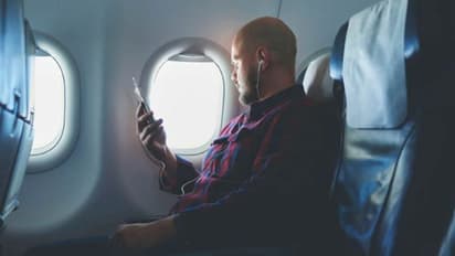 उड़ान के दौरान युवक ने यात्रियों को दिखाई ऐसी फोटो कि लोग हो गए गुस्सा, पुलिस ने किया गिरफ्तार