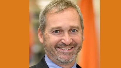 ഒരു പണിയും ചെയ്യാതെ ബീച്ചിലിരിക്കണം ജോലി രാജിവെച്ച് 68 ബില്യൺ ഡോള‍ർ കമ്പനിയുടെ സിഇഒ