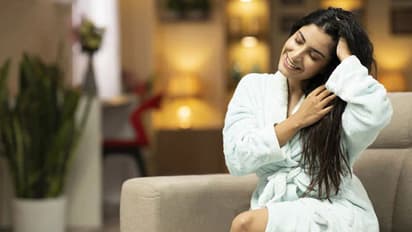 খাদ্যতালিকায় যোগ করুন এই পাঁচটি খাবার, যেমন বন্ধ হবে চুল পড়ার সমস্যা তেমনই ঘটবে চুলের বৃদ্ধি