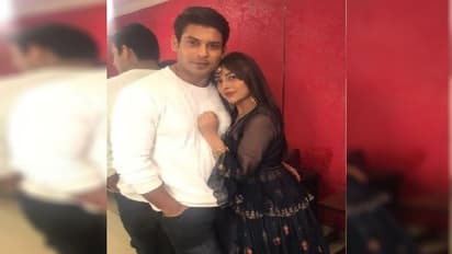 অটোগ্রাফে 'সিড-নাজ' স্বাক্ষর দিলেন শেহেনাজ, ভাইরাল ভিডিও দেখে চোখে-জল অনুরাগীদের