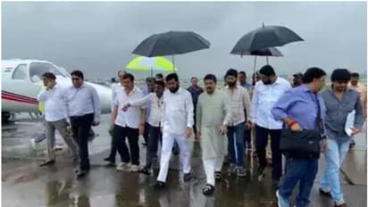 Maharashtra Crisis: ബിജെപി അധികാരത്തിലേക്ക്; ഷിൻഡേ ഫഡ്നവിസിന്‍റെ വീട്ടിലെത്തി, ഒരുമിച്ച് ഗവർണറെ കാണുന്നു