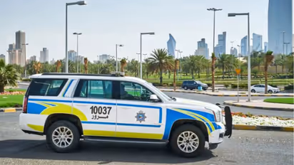 റോഡിലൂടെ നഗ്നനായി നടന്ന ഇന്ത്യക്കാരന് കുവൈത്തില് പിടിയില്