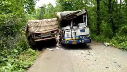 అల్లూరి జిల్లాలో ఘోరం... బస్సు-లారీ ఢీకొని ఒకరు మృతి, 15 మందికి గాయాలు 