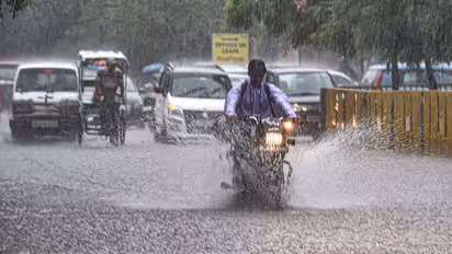 Heavy rain lash several parts of Delhi-NCR, Traffic police issues advisory