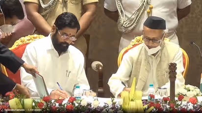 மகாராஷ்டிரா முதல்வராக பதவியேற்றார் ஏக்நாத் ஷிண்டே… துணை முதல்வராக தேவேந்திர பட்னாவிஸ் பதவியேற்பு!!