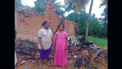 ആലപ്പുഴയിൽ മഴയിൽ വീട് തകർന്നു വീണ് അമ്മക്കും മകൾക്കും പരിക്ക്