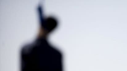 കോഴിക്കോട് സ്വദേശിക്കൊപ്പം ലോഡ്ജിൽ കഴിഞ്ഞ കർണാടക സ്വദേശിനി തൂങ്ങിമരിച്ച നിലയിൽ