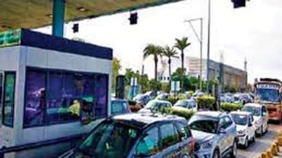 மக்களே உஷார்!! இன்று முதல் சுங்க கட்டணம் உயர்வு.. எந்தெந்த வாகனங்களுக்கு எவ்வளவு உயர்வு..?