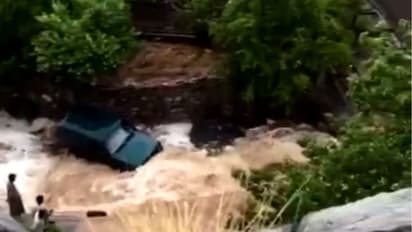 വെള്ളത്തിലൂടെ വാഹനവുമായി സാഹസിക അഭ്യാസം; ഒമാനില്‍ യുവാവ് അറസ്റ്റില്‍