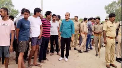 भदोही: प्रधान पर लगा जबरन रास्ता बनाने का आरोप, जांच के लिए पहुंची पुलिस को ग्रामीणों ने बनाया बंधक