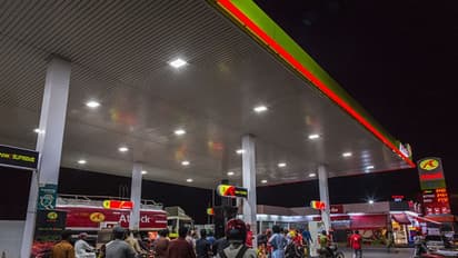 ಹಾವೇರಿಯಲ್ಲಿ ಇಳಿಕೆಯಾದ ಇಂಧನ ದರ: ನಿಮ್ಮ ನಗರಗಳಲ್ಲಿ ಇಂದಿನ ಪೆಟ್ರೋಲ್‌, ಡೀಸೆಲ್‌ ಬೆಲೆ ವಿವರ ಹೀಗಿದೆ..