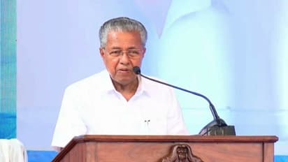 ഉദ്ഘാടന പ്രസംഗം നടത്തുമ്പോൾ ചെണ്ട മേളം, ക്ഷുഭിതനായി മുഖ്യമന്ത്രി