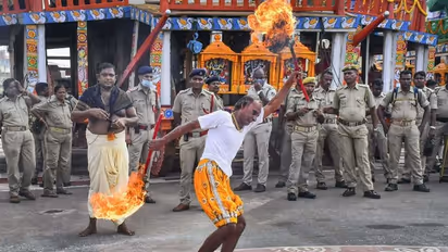 यात्रा पर निकले भगवान जगन्नाथ, दर्शन को उमड़ी भक्तों की भीड़, देखें पुरी से लेकर अहमदाबाद तक की 10 तस्वीरें