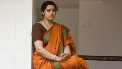 கணவர் இறந்து ஒரு வாரமே ஆகும் நிலையில்... மீனா பற்றி வெளியான இப்படி ஒரு வதந்தி! சொல்லியும் கேட்கலையே..!