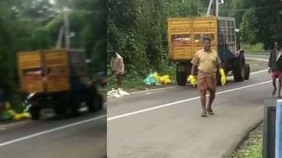 പാലക്കാട് മാലിന്യ ലോറി വഴിയിൽ നിർത്തി, ശുചീകരണ തൊഴിലാളികൾ മാലിന്യം റോഡിൽ ഉപേക്ഷിച്ചു