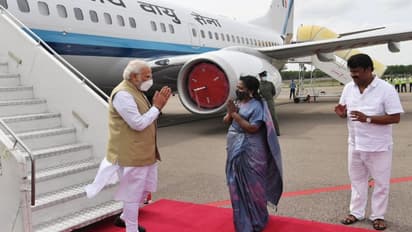 பாஜக செயற்குழு கூட்டத்திற்காக ஐதராபாத் வந்தடைந்தார் பிரதமர் மோடி! -ஆளுநர் தமிழிசை & அமைச்சர்கள் வரவேற்பு